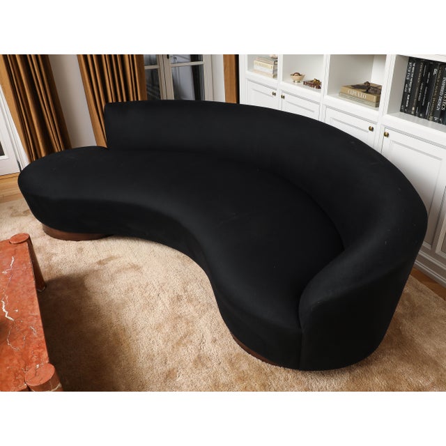 Vintage midcentury modern serpentine "Cloud" sofa designed by Vladimir Kagan for Directional in the 1970s. Recently...
