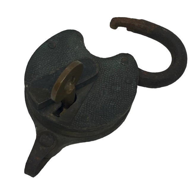 Early 20th Century Yale Cast Iron Heart Shaped Switch Lock With Brass Key For Sale - Image 9 of 13