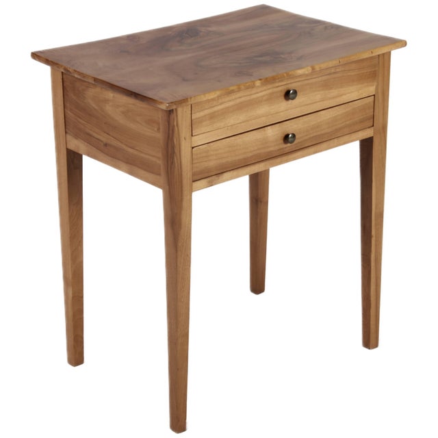 Small Antique Side Table in Walnut, 1850, in Good conditions. Designed before 1890