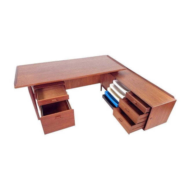 Wood Model 209 Executive Desk by Arne Vodder for Sibast, 1970 For Sale - Image 7 of 16