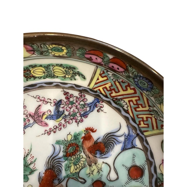A lovely, vintage Famille Rose rooster plate. Features a hand painted, porcelain ware bowl adorned with roisters and...