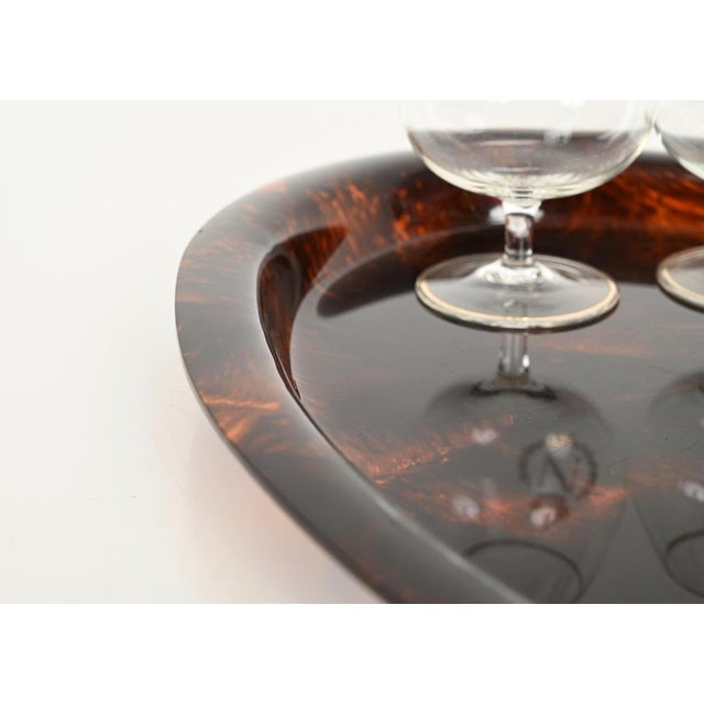 1970s Mid-Century Oval Serving Tray in Tortoiseshell Acrylic Glass from Dior, Italy, 1970s For Sale - Image 5 of 13