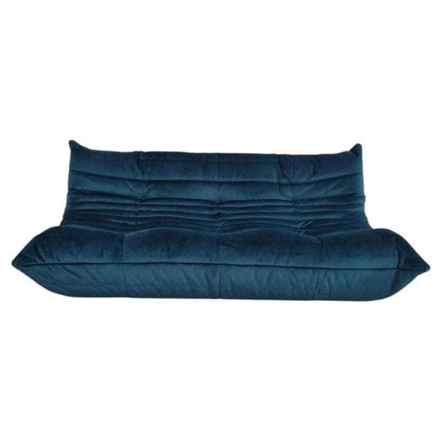 Superb and ultra-flexible Ligne Roset Togo 3-seater sofa, designed by the legendary Michel Ducaroy. The Togo is an iconic...