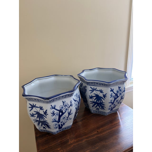 Chinoiserie Pair of Blue & White Chinoiserie Porcelain Planters With Scalloped Form For Sale - Image 3 of 9