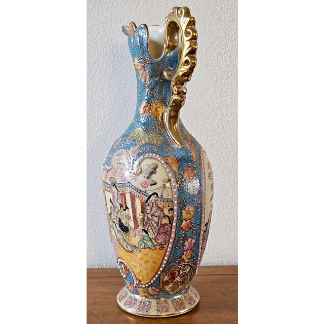 Vintage Satsuma Vase Pitcher With Gold Handle – 20th Century Chinoiserie, Hand-Painted For Sale - Image 12 of 17