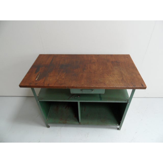 Vintage Industrial Work Bench, 1950s, in Very Good conditions. Designed 1950 to 1959