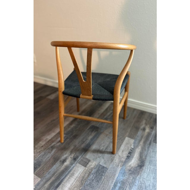 Hans Wegner Hans Wegner Mid-Century Wishbone Chairs - Set of 4 For Sale - Image 4 of 6