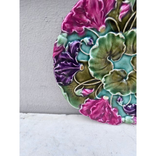 Art Nouveau Majolica Cyclamens Plate Schultz Cilli, Circa 1900 For Sale - Image 3 of 4