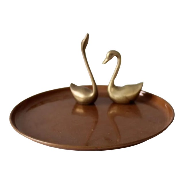 This is a vintage Douro copper tray. Made in Portugal, the classic round copper tray feautres a modern, slim rim.