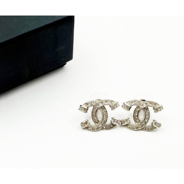 Contemporary Chanel Silver CC Crystal Pillar Piercing Earrings, A Pair For Sale - Image 3 of 4