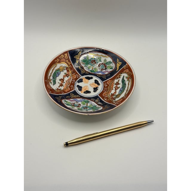 Imari Porcelain Ritz-Carlton Imari Style Decorative Plate – Hand Painted For Sale - Image 4 of 4