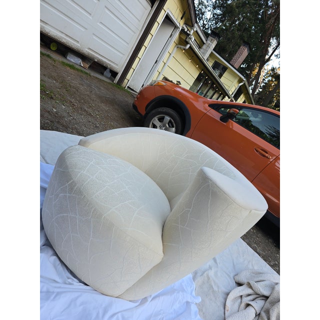 Mid-Century Modern 1960s Vladimir Kagan Style Weiman Nautilus Swivel Ivory Jacquard Chair For Sale - Image 3 of 6