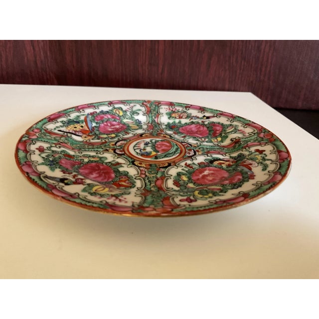 A Pair of Antique Chinese Famille Rose Medallion Plates For Sale - Image 4 of 11