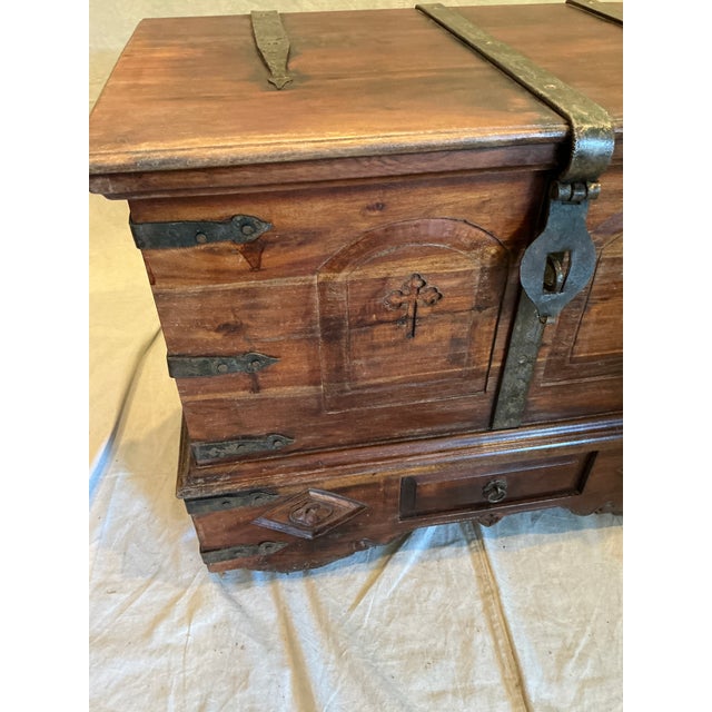 Spanish Colonial Mission Style Wood Chest Trunk W Drawer Iron Strap Hinges For Sale - Image 4 of 9