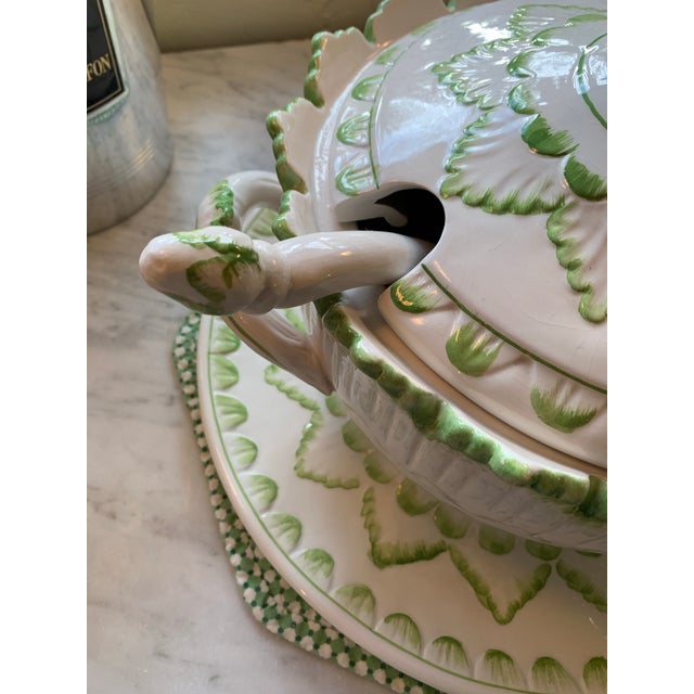 Here we have an absolutely gorgeous Green & White Italian pottery soup tureen. Darling scalloped edge and beautiful Spring...