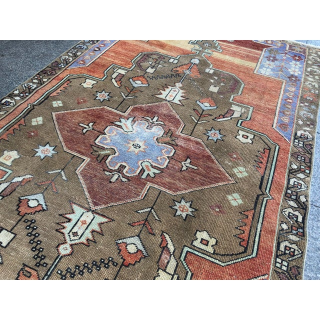 Vintage Turkish Peach Wool Oversized Rug - 4′5″ × 8′3″ For Sale - Image 10 of 11