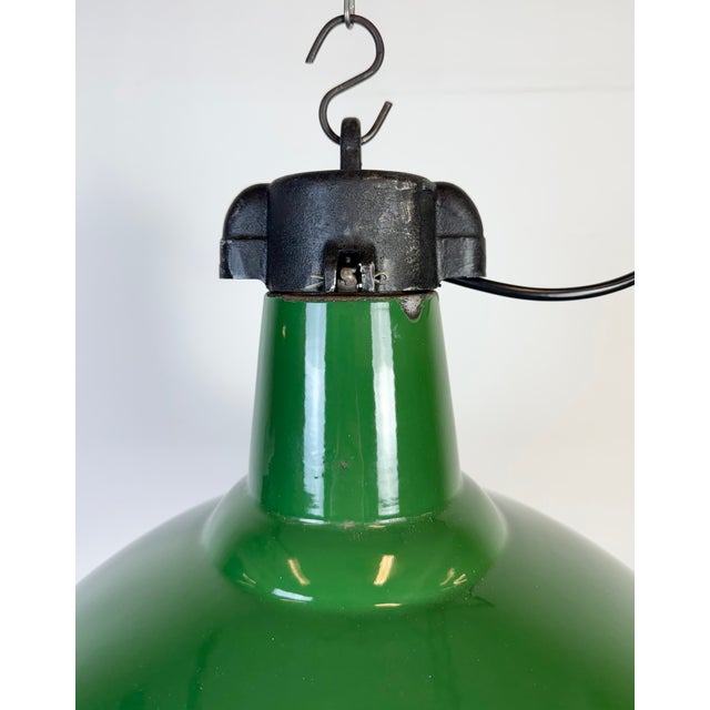 Mid-Century Modern Industrial Green Enamel Factory Pendant Lamp, 1960s For Sale - Image 3 of 18