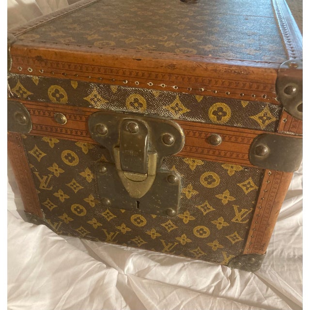 Beautiful rare 1911 Louis Vuitton Trunk made for Encyclopedias. Wonderful historical heritage and stylish design.