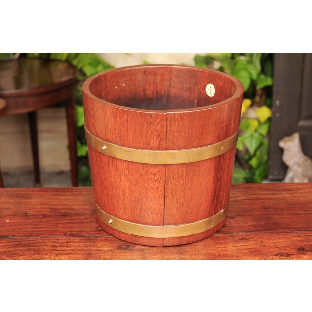 English Edwardian Oak Bucket with Brass Braces by R.A Lister & Co., Circa 1900 For Sale - Image 4 of 10