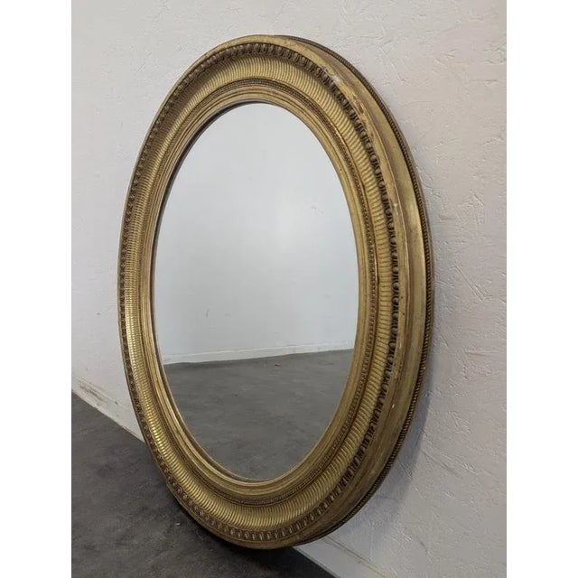 Oval Mirror in Wood and Gilded Stucco with Heart-Shaped Stripes For Sale - Image 5 of 6