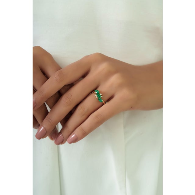 1 Carat Emerald & Diamond Three Stone Cluster Ring Size 6.5 in 14k Yellow Gold For Sale In New York - Image 6 of 16