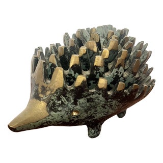Stackable Hedgehog Ashtrays in Patinated Brass by Walter Bosse for Silex, Austria / France, 1950s, Set of 6 For Sale