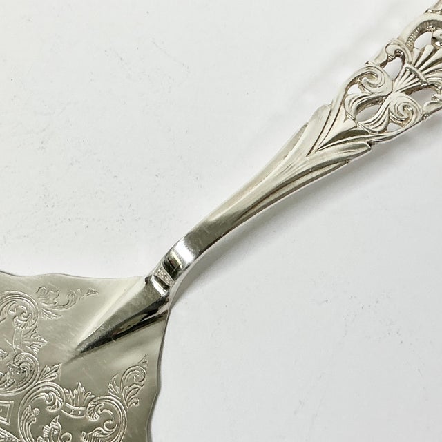 Metal Mid-Century Italian Hollywood Regency Traditional Etched Silverplate Pie-Cake Server For Sale - Image 7 of 10