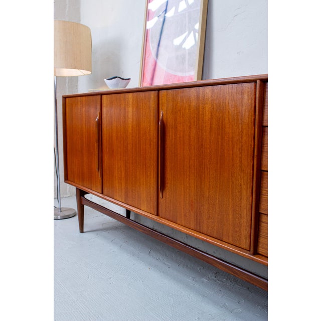 Excellent condition externally, signs of wear inside. This piece has an attribution mark, I am sure that it is completely...