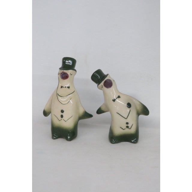 Traditional Vintage Ceramic Penguins in Tuxedos and Top Hats Salt and Pepper Shakers Pair 4494b For Sale - Image 3 of 17