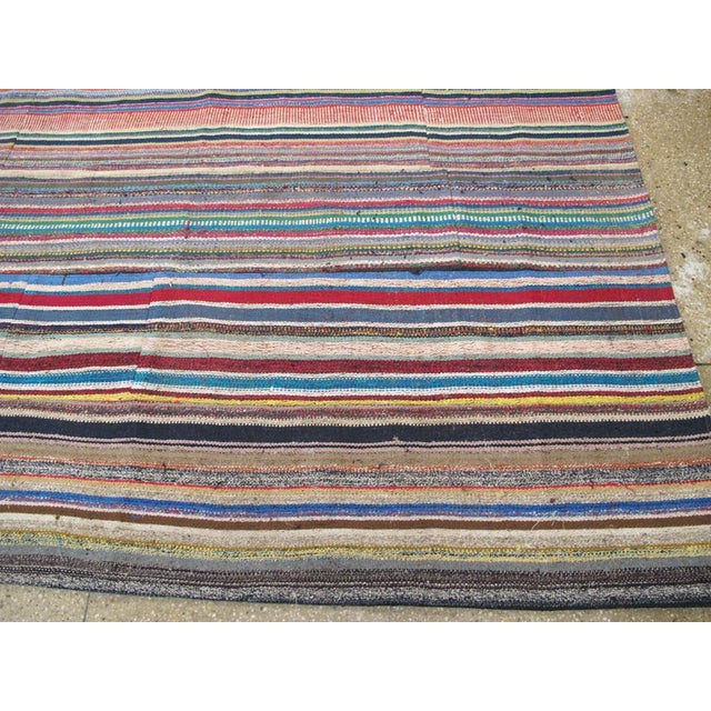 Mid 20th Century Galerie Shabab Collection Mid-20th Century Turkish Flatweave Kilim Room Size Carpet For Sale - Image 5 of 7