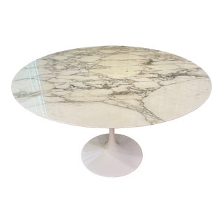 Eero Saarinen Tulip Table in Calacatta Marble For Sale
