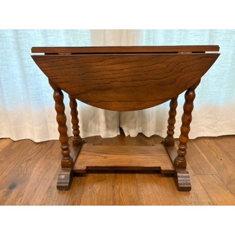English 1960s Bishopsgate Collection by Drexel -- Round Lamp Table With Drop Leaves For Sale - Image 3 of 6