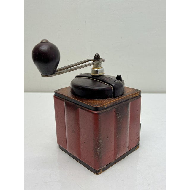 French Red Metal and Bakelite Coffee Grinder from Peugeot, 1940s For Sale - Image 6 of 12