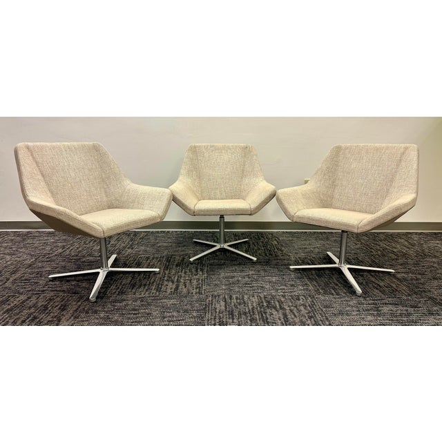 Mid-Century Modern Set of 3 Keilhauer Cahoots Relax Lounge Swivel Chair Linen #9021 For Sale - Image 3 of 8