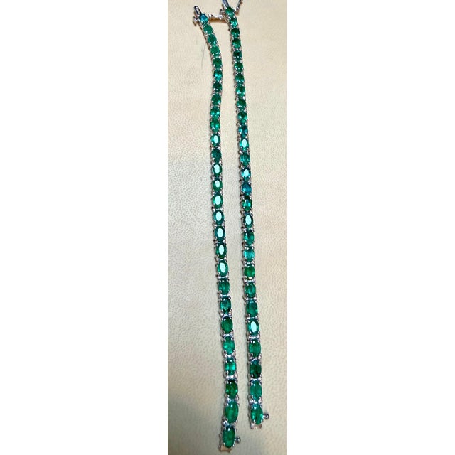 Modern 14 Carat Natural Emerald Cocktail Tennis Bracelet 14 Karat White Gold For Sale - Image 3 of 8
