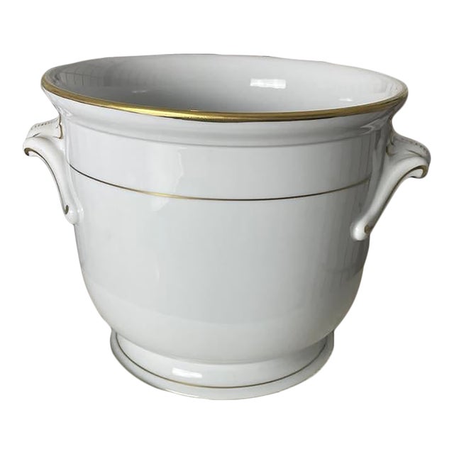 1980s Herend Hungary Handpainted 7212 White Porcelain Cachepot For Sale