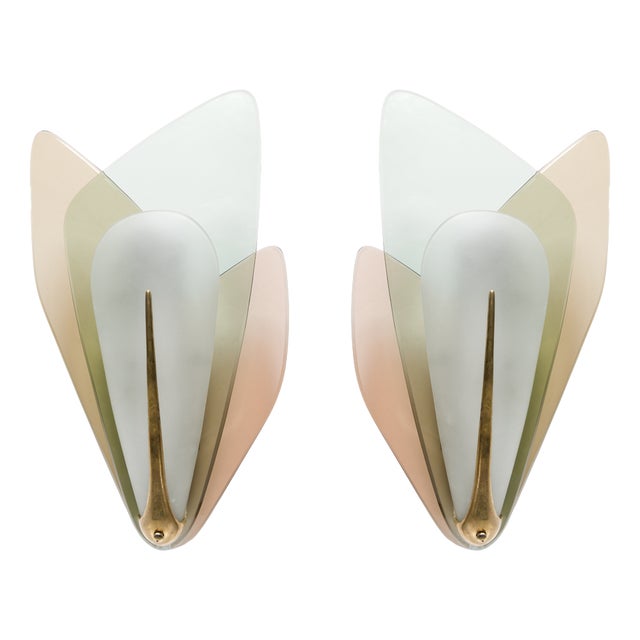 Wall Lamps in Brass and Shaped Glass by Max Ingrand for Fontana Arte, 1950s, Set of 2 For Sale
