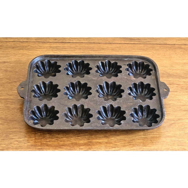 Antique 12-Cup Cast Iron “Turk’s Head” Gem Pan / Fluted Muffin Tin, Circa 1900 For Sale - Image 4 of 11