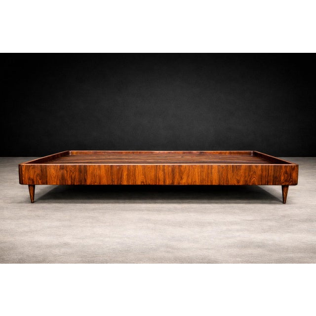 Giuseppe Scapinelli Floating Daybed in Solid Caviúna Wood With Off-White Alpaca Bouclé Upholstery, Brazil, 1950s For Sale - Image 13 of 17