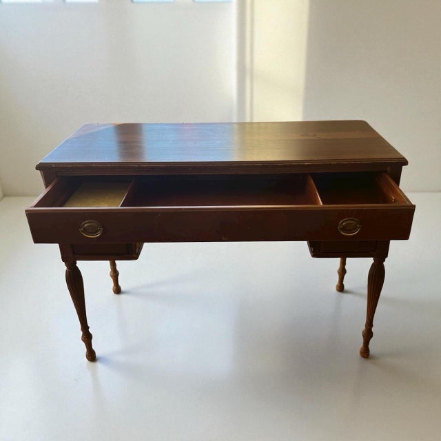 Hepplewhite Berkey & Gay Antique Federal Revival Vanity / Writing Desk – 1925 For Sale - Image 3 of 8