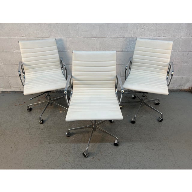 Mid-Century Herman Miller Style Rolling Office Chair, Attributed For Sale - Image 14 of 17
