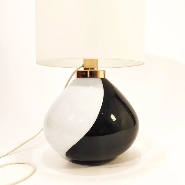 Italian table lamp or desktop of the 70s, in the style of the designs of the Italian Vistosi brand. Murano crystal base...