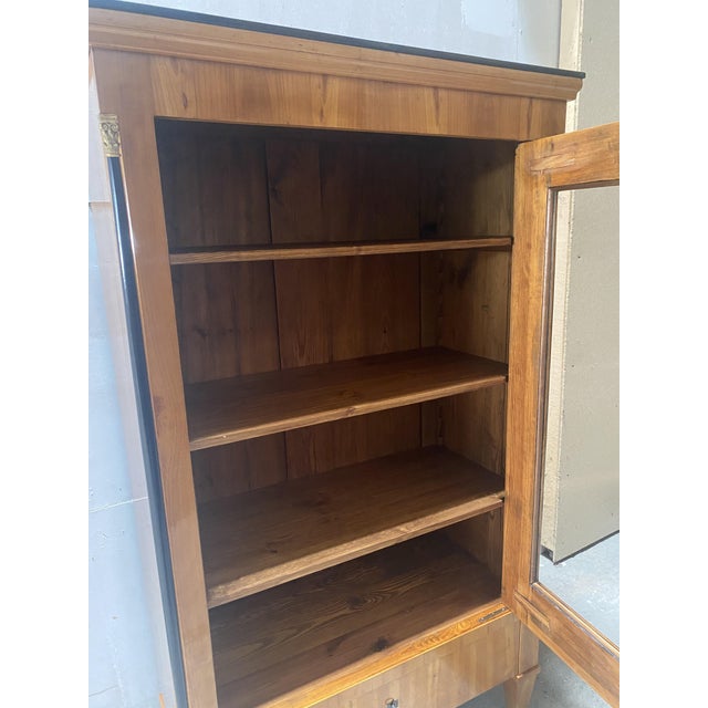 Neoclassical Display Cabinet in Cherry Wood, 1810 For Sale - Image 14 of 17