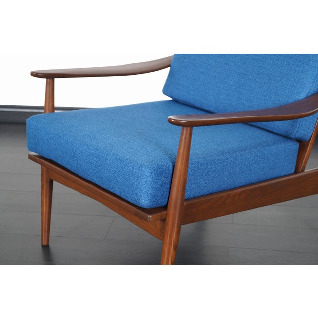 Mid-Century Modern Walnut Lounge Chair With Spindle Back, 1950s For Sale - Image 4 of 10
