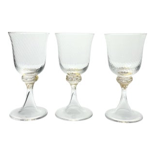 1990s Murano Torcée 3 Wine Glasses Swirl Optic Hand Blown 24k Gold Flakes - Set of 3 For Sale