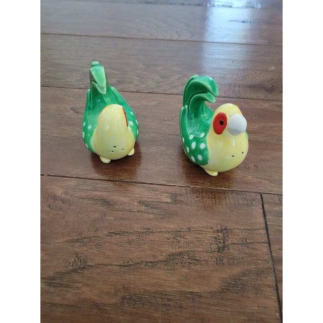 Figurative Vintage Fitz and Floyd Parrot Salt and Pepper Shakers For Sale - Image 3 of 5