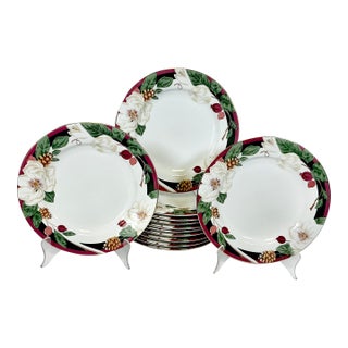 Late 20th Century Vintage Coastal Boho Chic Magnolia Christmas Dinner Plates - Set of 12 For Sale
