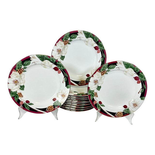 Late 20th Century Vintage Coastal Boho Chic Magnolia Christmas Dinner Plates - Set of 12 For Sale