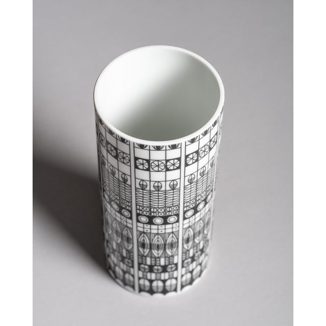 Black Baumann German Graphic Porcelain Vases by Hans Theo for Rosenthal, 1960s, Set of 2 For Sale - Image 8 of 16
