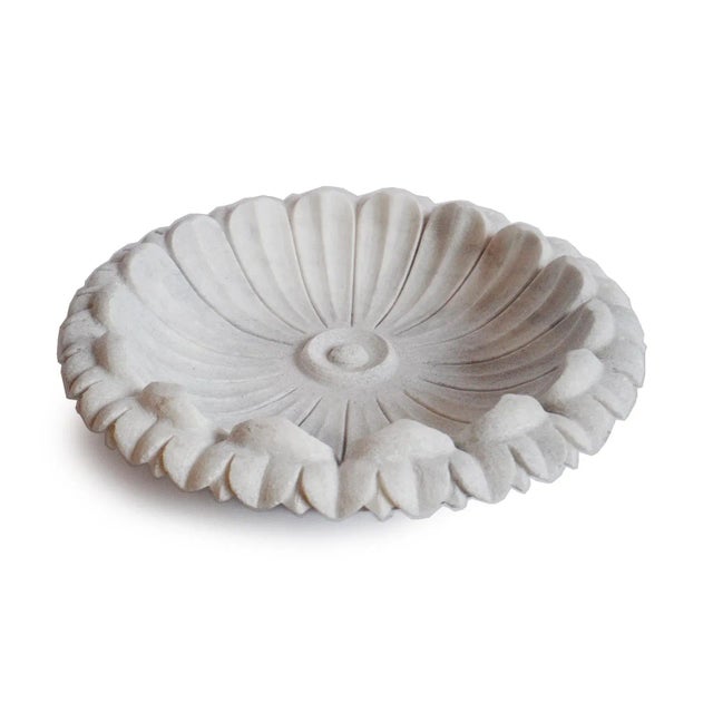 Beautiful solid white marble lotus flower bowl. Carefully hand carved with elegant shape these wonderful bowls are a...
